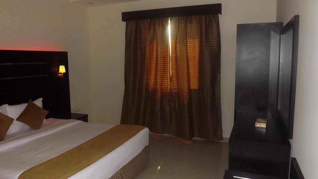 Baron Palace - Almasif Hotel Apartments Riaad Buitenkant foto