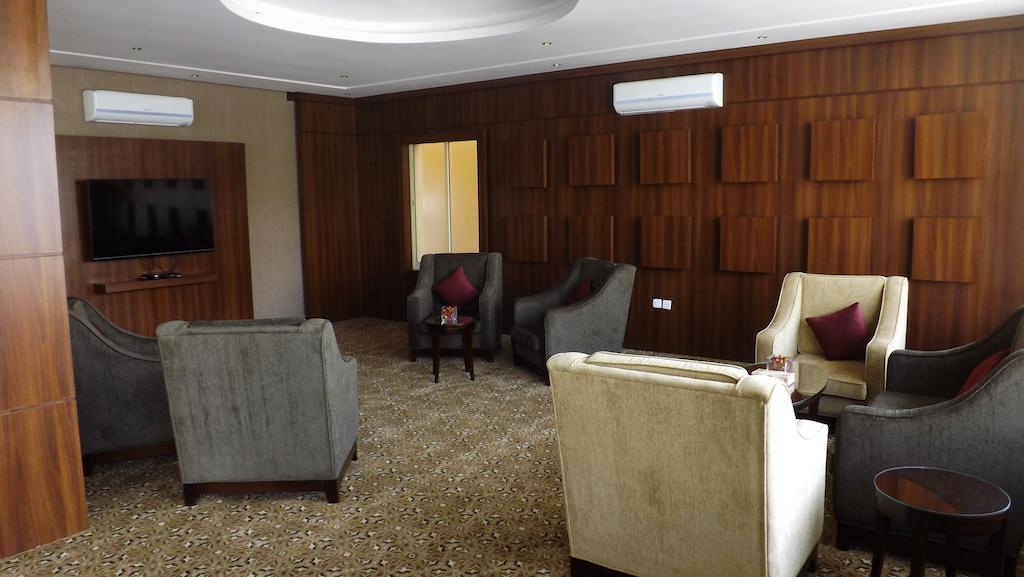 Baron Palace - Almasif Hotel Apartments Riaad Buitenkant foto