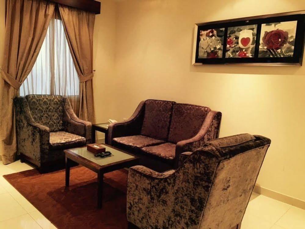 Baron Palace - Almasif Hotel Apartments Riaad Buitenkant foto
