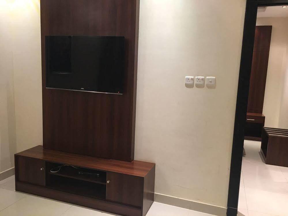 Baron Palace - Almasif Hotel Apartments Riaad Buitenkant foto
