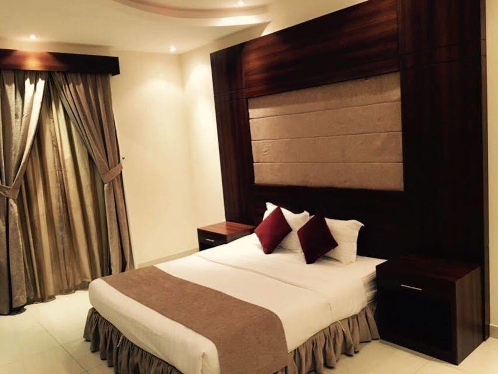 Baron Palace - Almasif Hotel Apartments Riaad Buitenkant foto