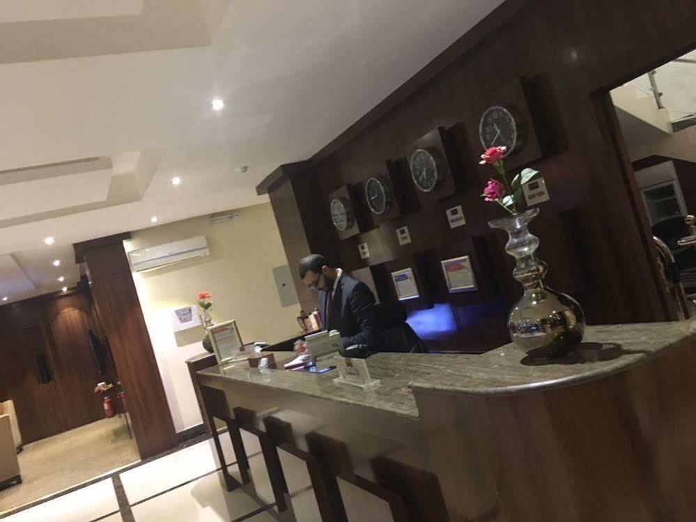 Baron Palace - Almasif Hotel Apartments Riaad Buitenkant foto