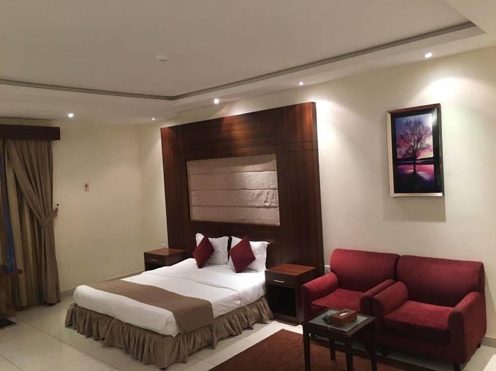 Baron Palace - Almasif Hotel Apartments Riaad Buitenkant foto